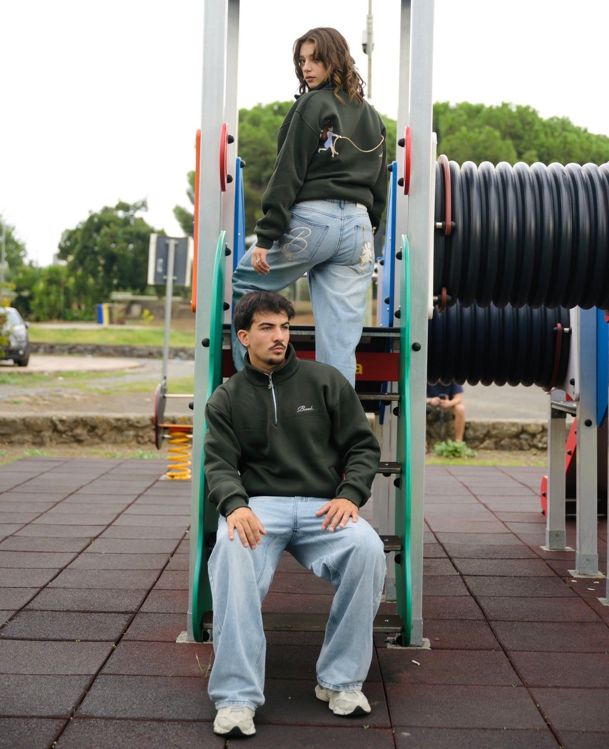 TUG OF WAR HALF ZIP