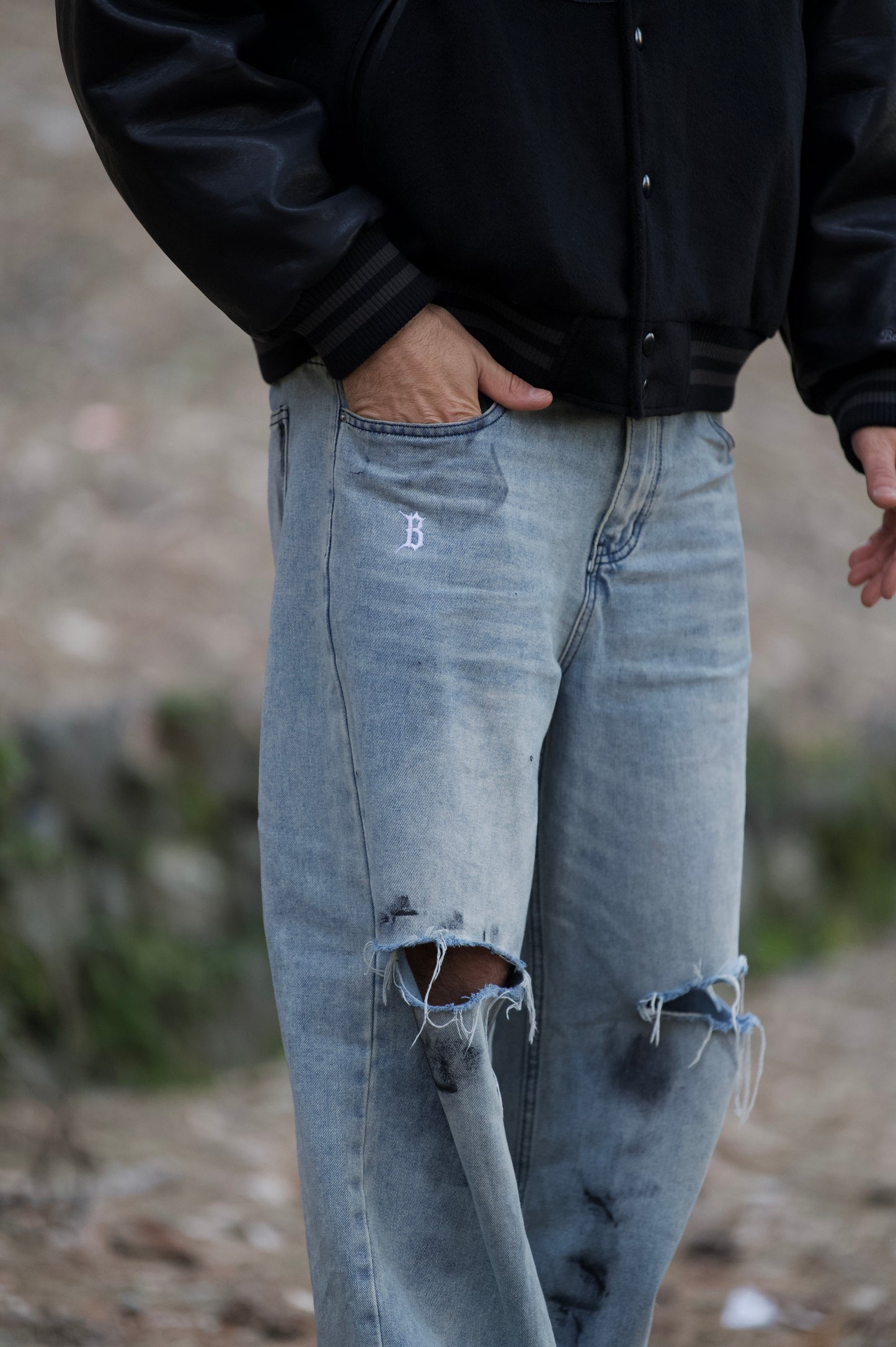 DIRTY BAGGY JEANS